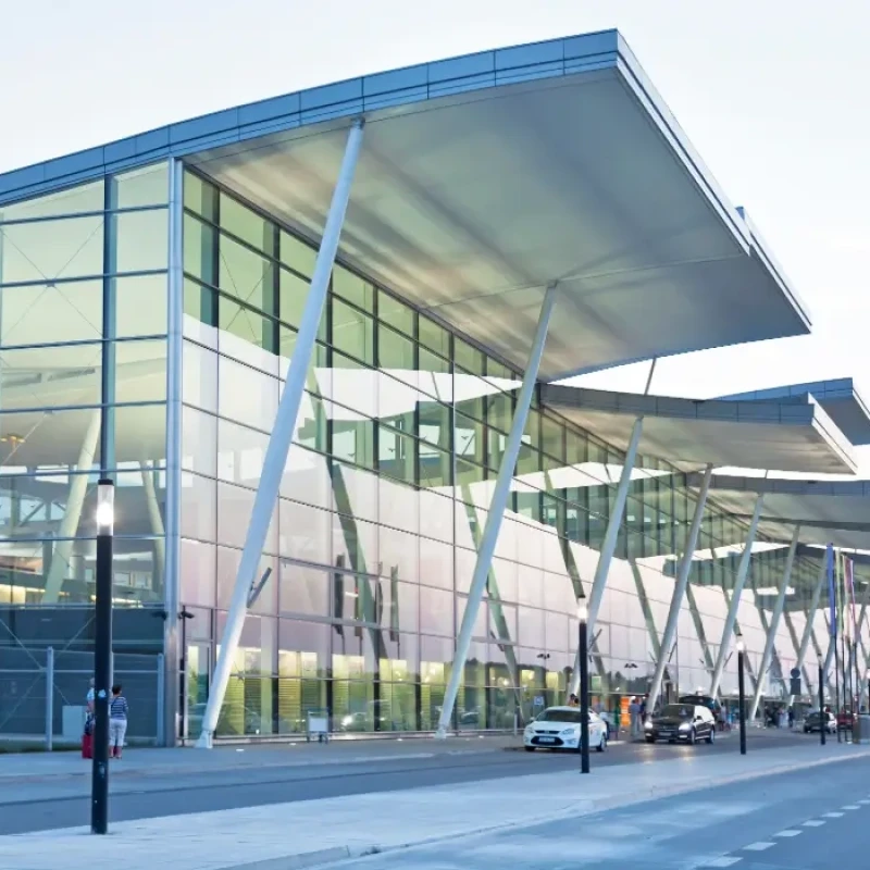 Airport building with curbside pickup